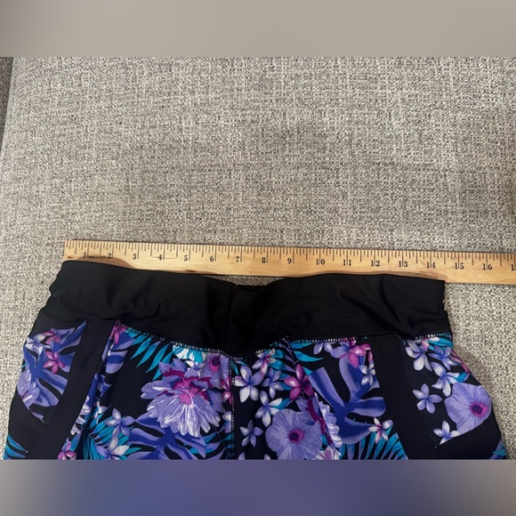 Lands’ End Black Purple Blue Floral Tropical Swim Shirt Built In Briefs Sz 8 - Picture 7 of 8